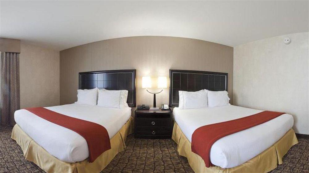Holiday Inn Express & Suites Alexandria - Fort Belvoir By Ihg Екстер'єр фото