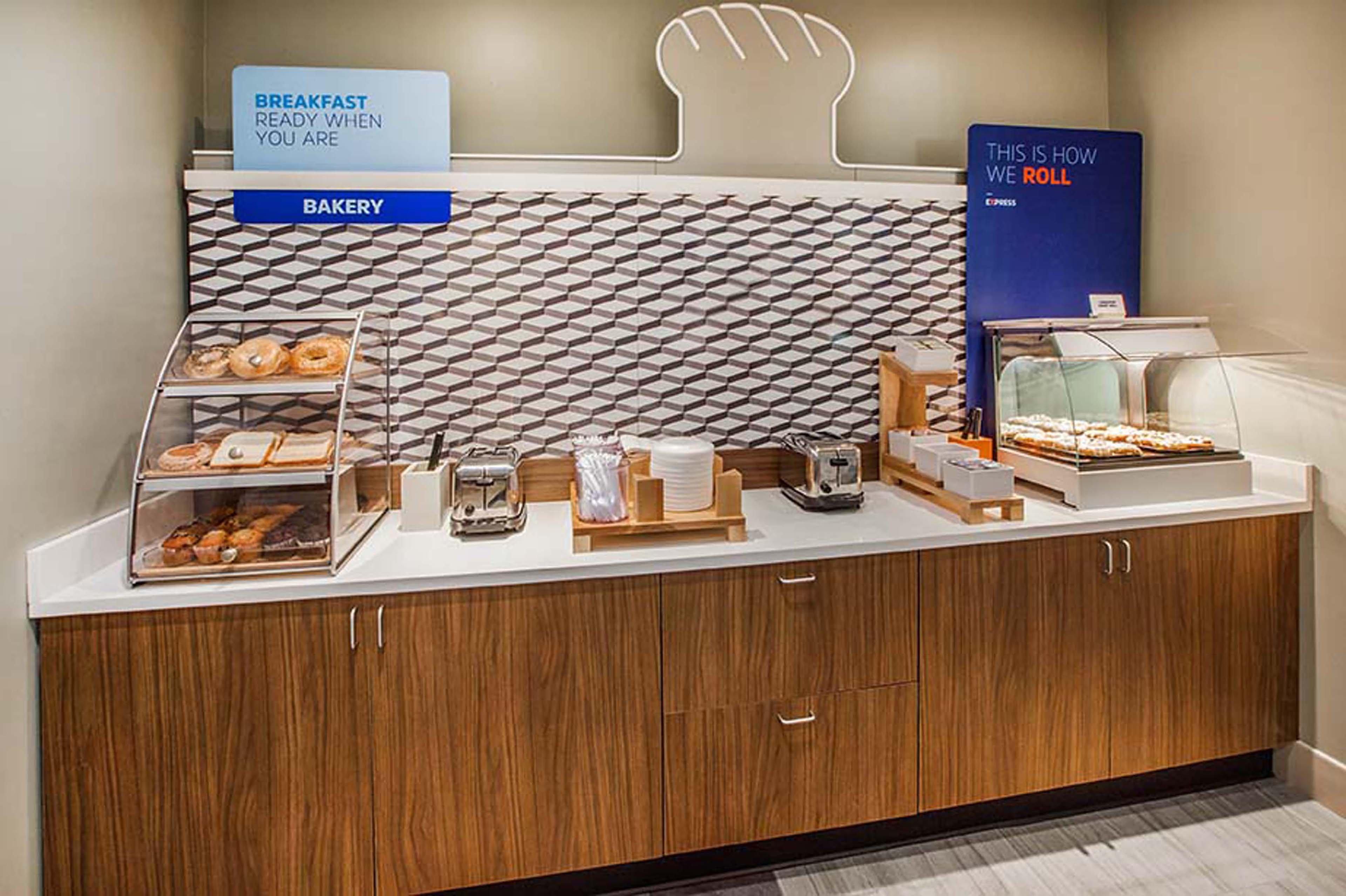 Holiday Inn Express & Suites Alexandria - Fort Belvoir By Ihg Екстер'єр фото