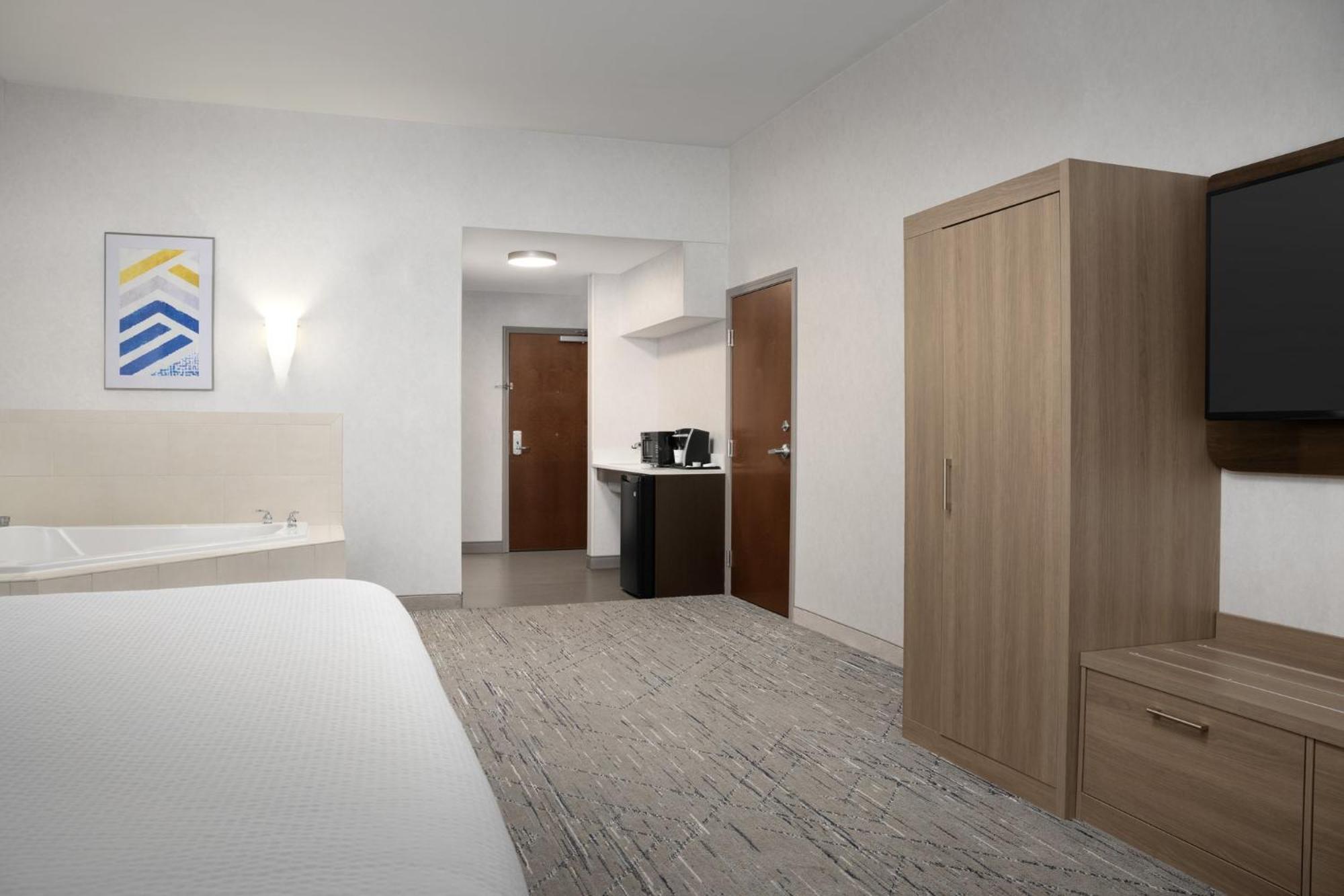 Holiday Inn Express & Suites Alexandria - Fort Belvoir By Ihg Екстер'єр фото
