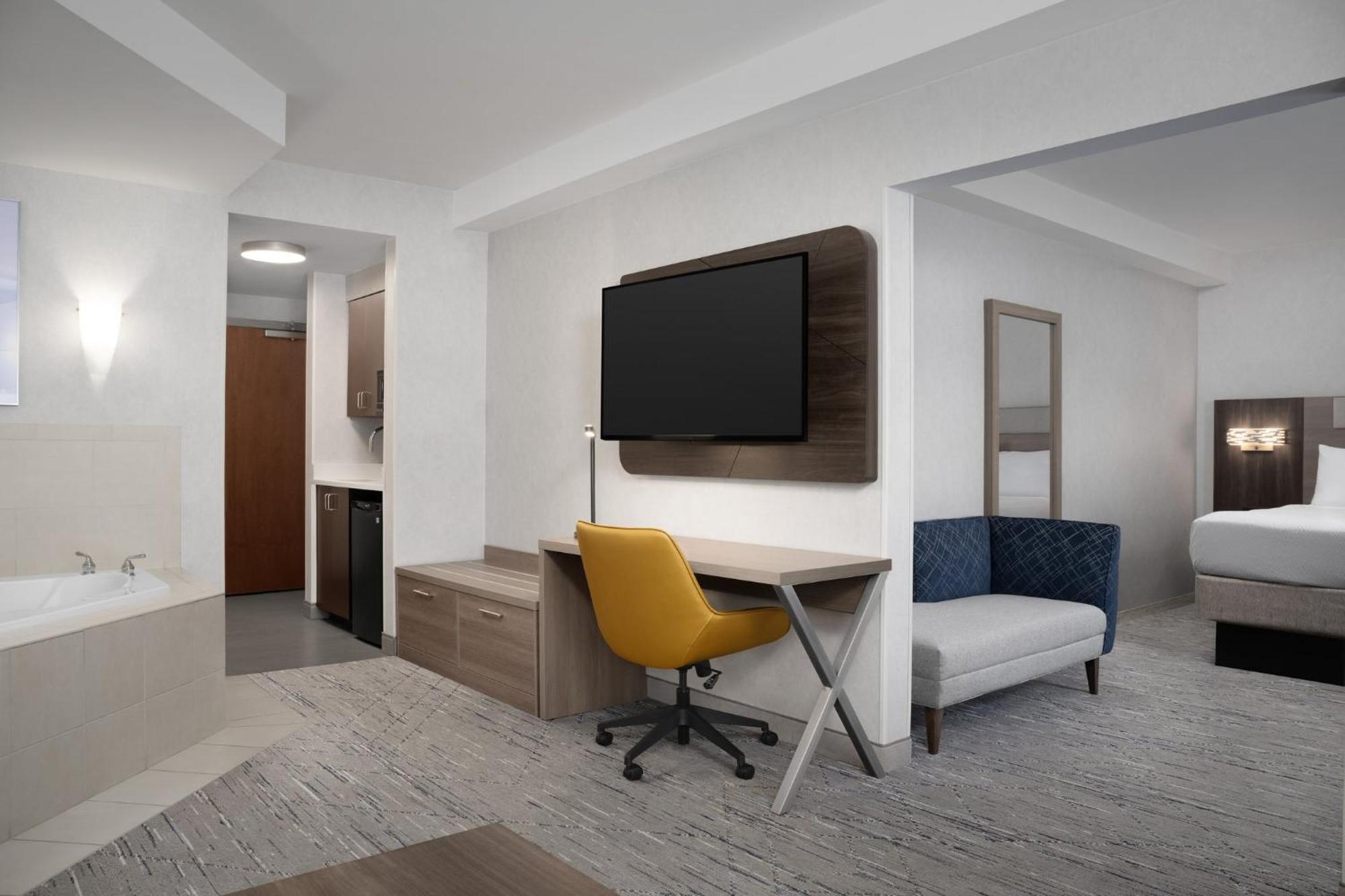 Holiday Inn Express & Suites Alexandria - Fort Belvoir By Ihg Екстер'єр фото