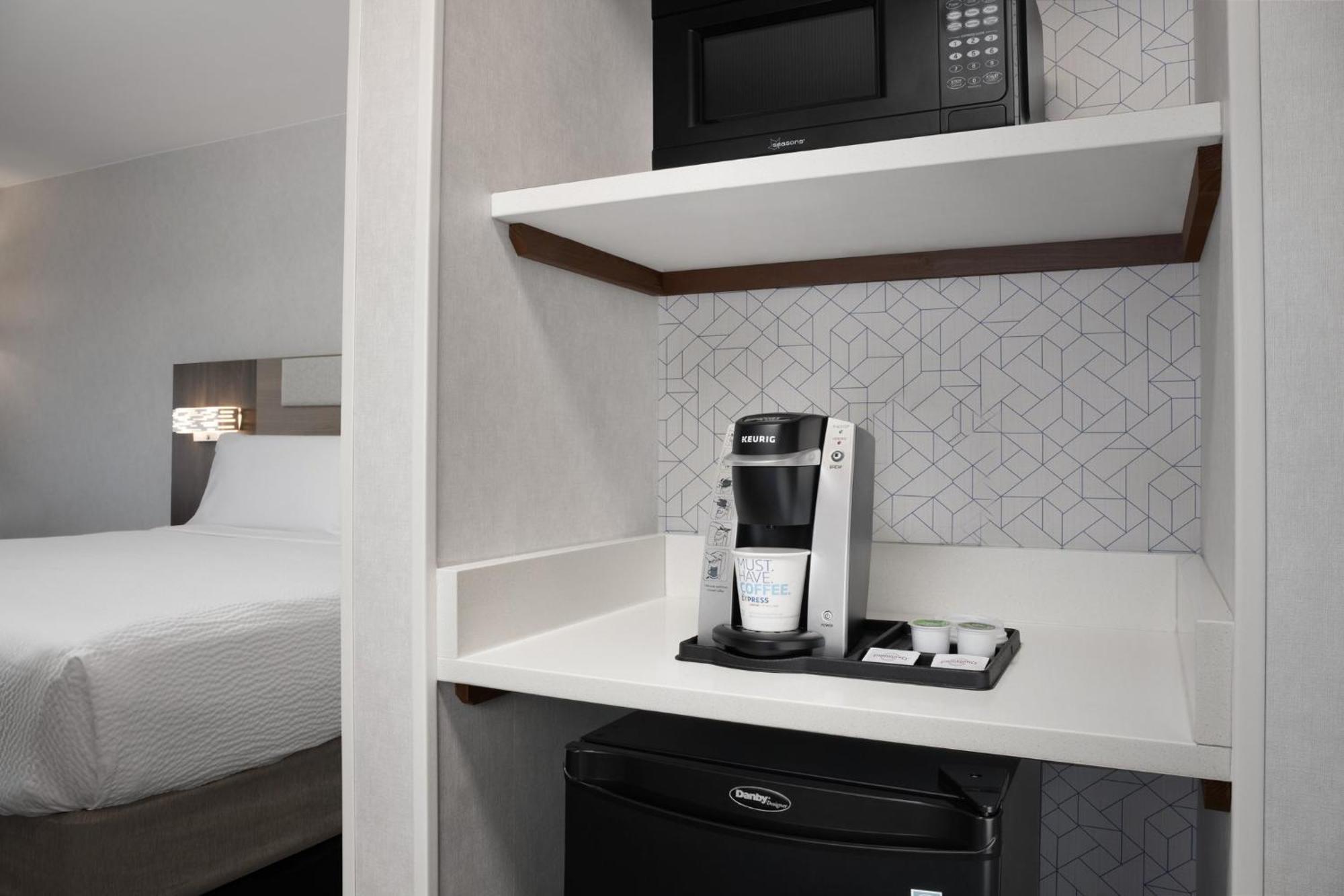 Holiday Inn Express & Suites Alexandria - Fort Belvoir By Ihg Екстер'єр фото