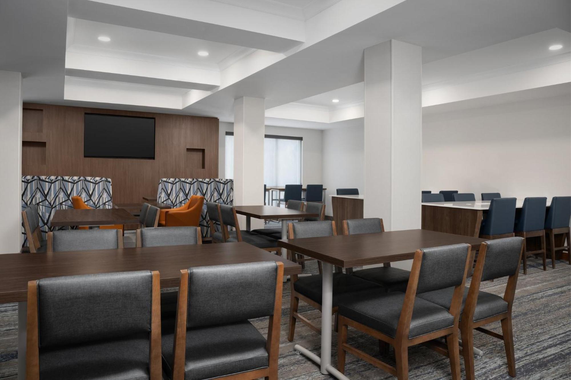 Holiday Inn Express & Suites Alexandria - Fort Belvoir By Ihg Екстер'єр фото