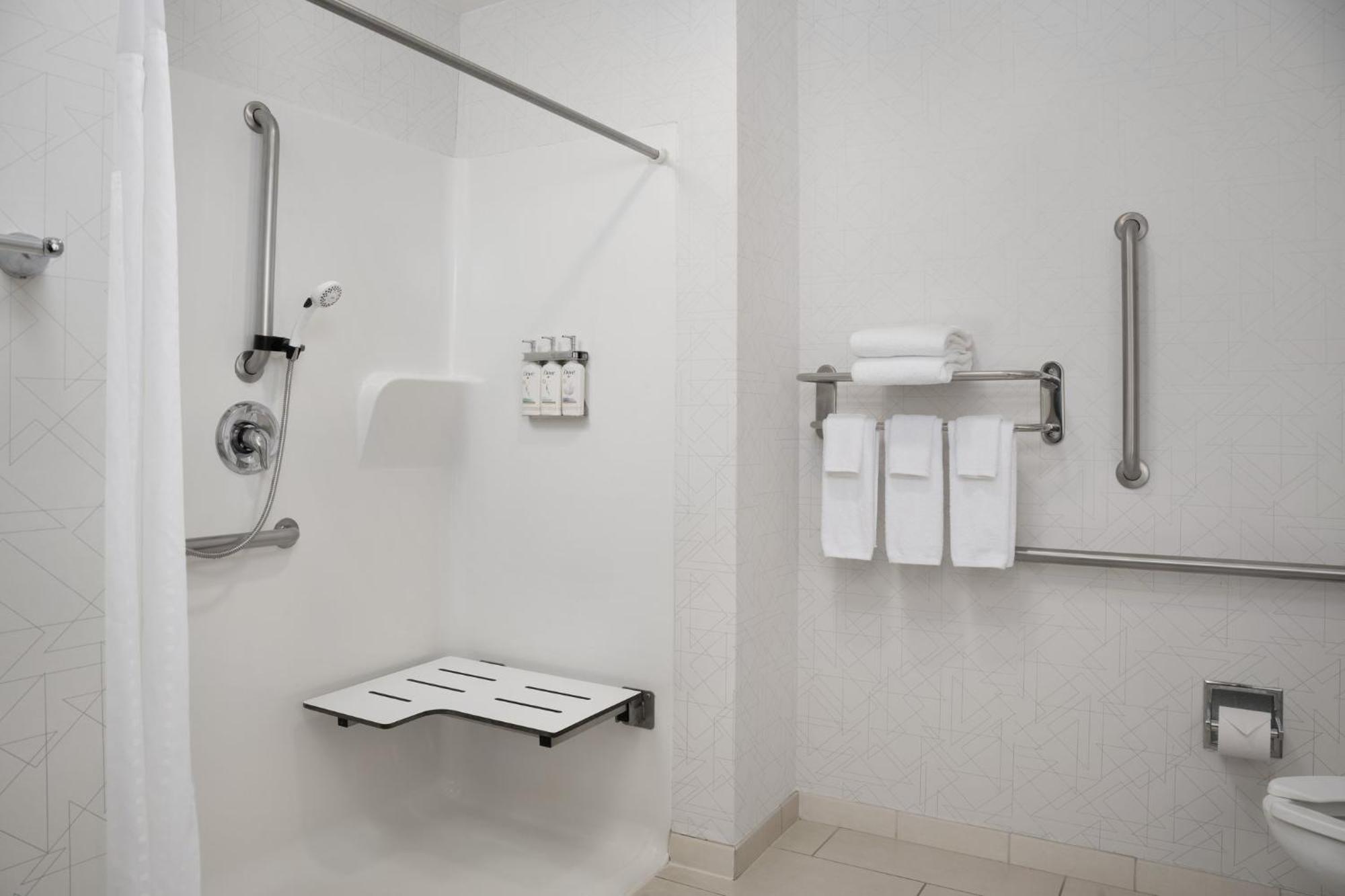 Holiday Inn Express & Suites Alexandria - Fort Belvoir By Ihg Екстер'єр фото