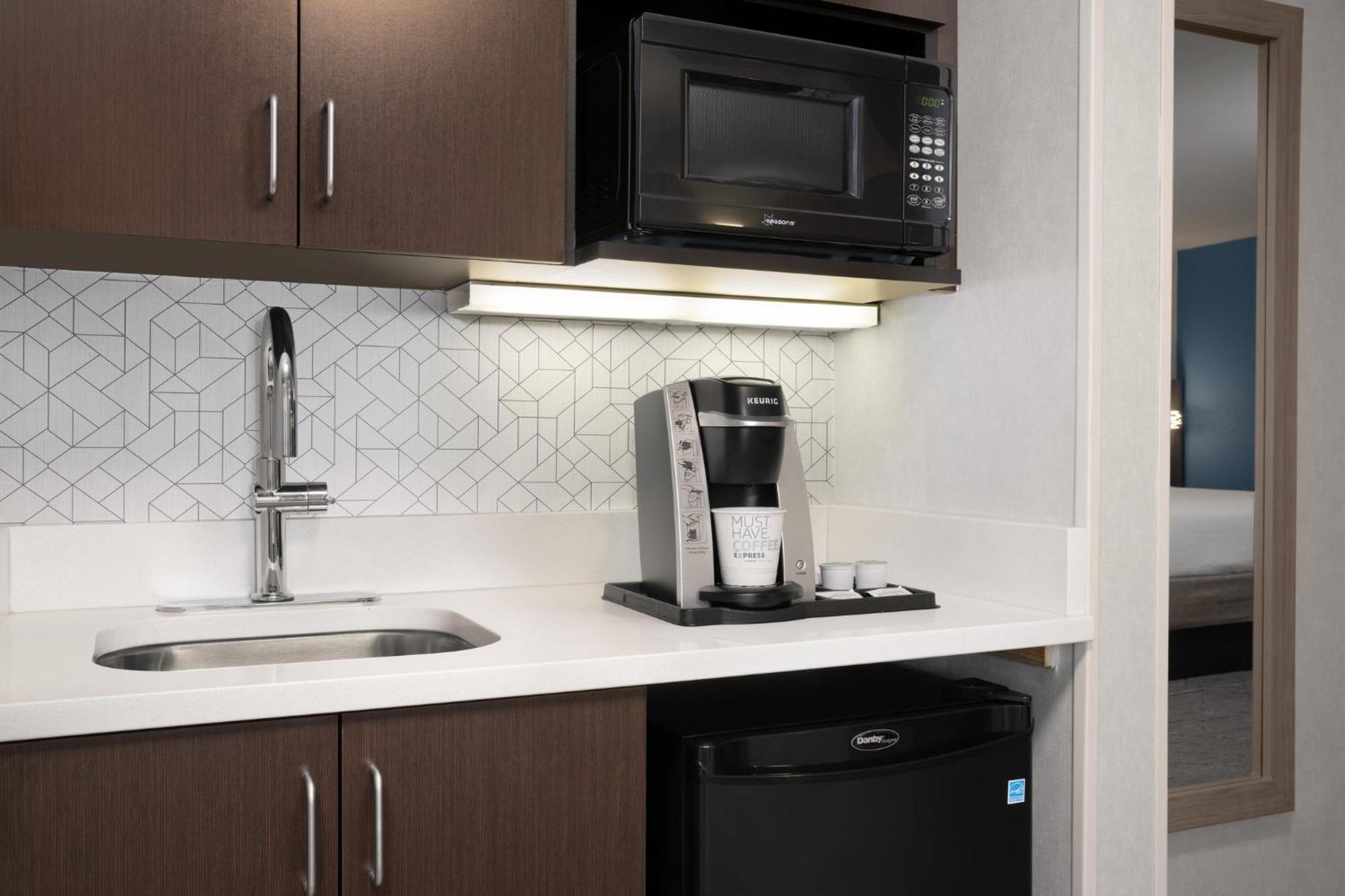 Holiday Inn Express & Suites Alexandria - Fort Belvoir By Ihg Екстер'єр фото