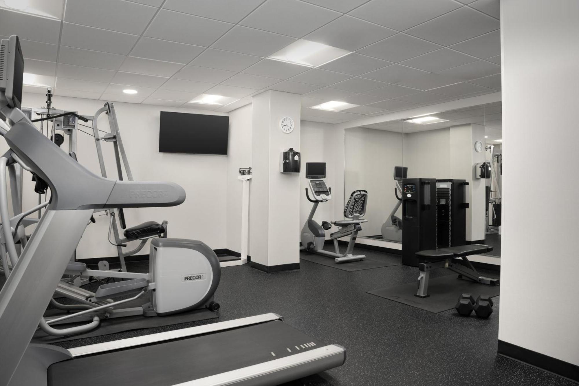 Holiday Inn Express & Suites Alexandria - Fort Belvoir By Ihg Екстер'єр фото